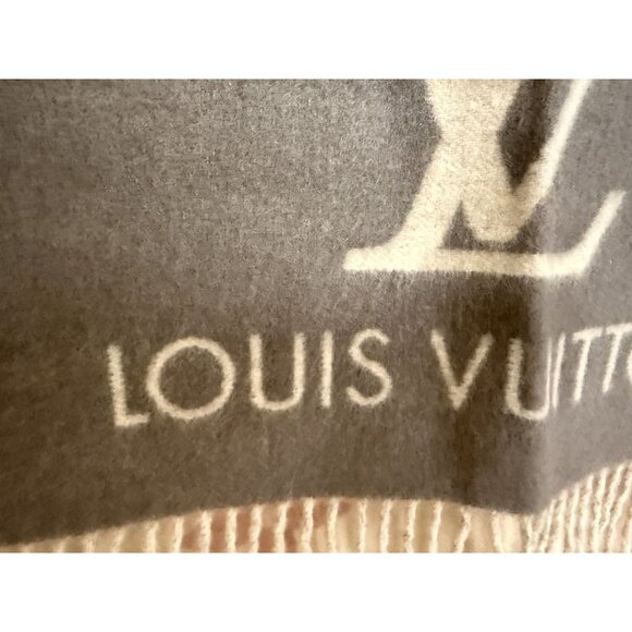 Louis Vuitton Gradient Monogram Scarf 100% Cashmere Unisex Soft Luxury Accessory - Picture 6 of 14